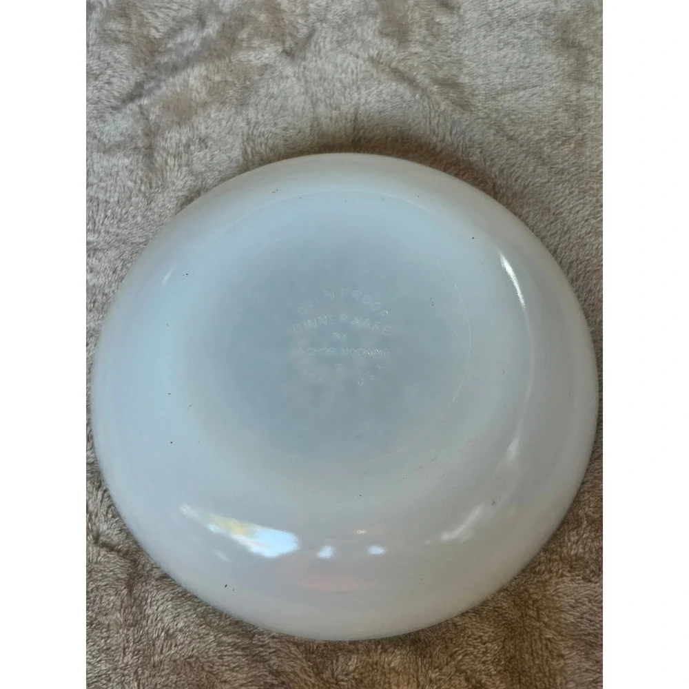 Vintage Anchor Hocking Fire-King Milk Glass Bowls Suburbia Vienna Lace